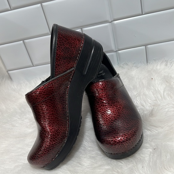 Dansko Professional Women's US 8.6-9 39 EU Slip-On Clogs Cracked Plum Maroon - Picture 7 of 12